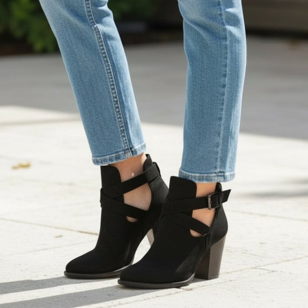 Carvela by Kurt Geiger 'Fen' Black Leather Buckle Ankle Boots EU Size 39 Italian